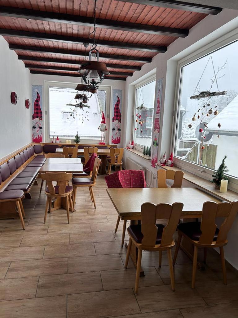 Ferienhaus Astenblick - Ideal Fuer Weihnachtsfeiern Und Familienfeiern Bietet Schlafplaetze Fuer Bis Zu 35 Personen Villa Winterberg Luaran gambar