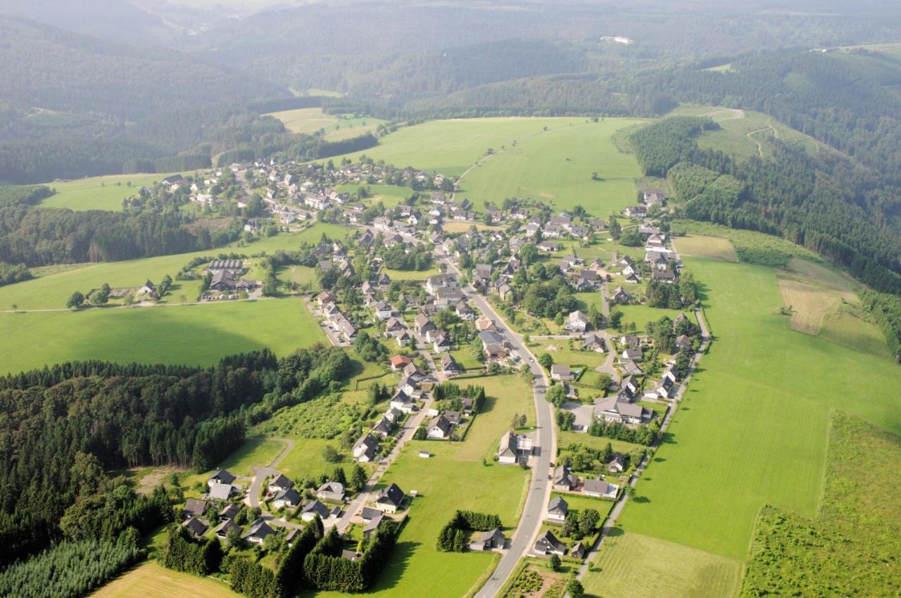 Ferienhaus Astenblick - Ideal Fuer Weihnachtsfeiern Und Familienfeiern Bietet Schlafplaetze Fuer Bis Zu 35 Personen Villa Winterberg Luaran gambar
