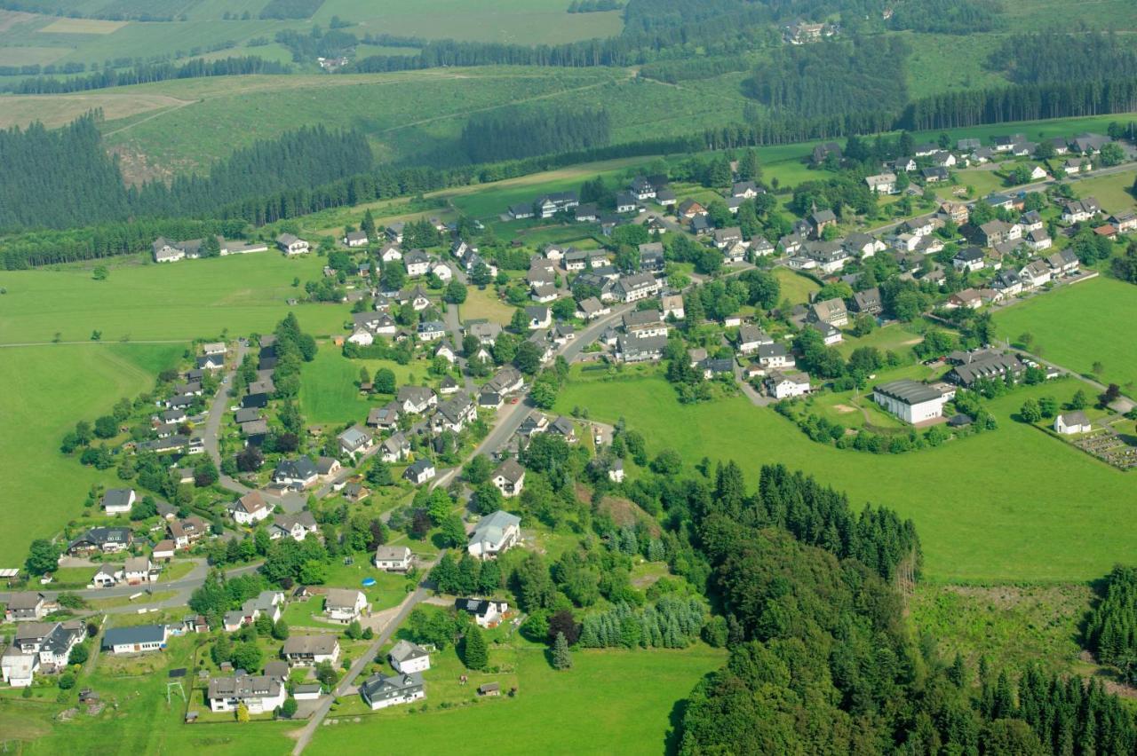 Ferienhaus Astenblick - Ideal Fuer Weihnachtsfeiern Und Familienfeiern Bietet Schlafplaetze Fuer Bis Zu 35 Personen Villa Winterberg Luaran gambar